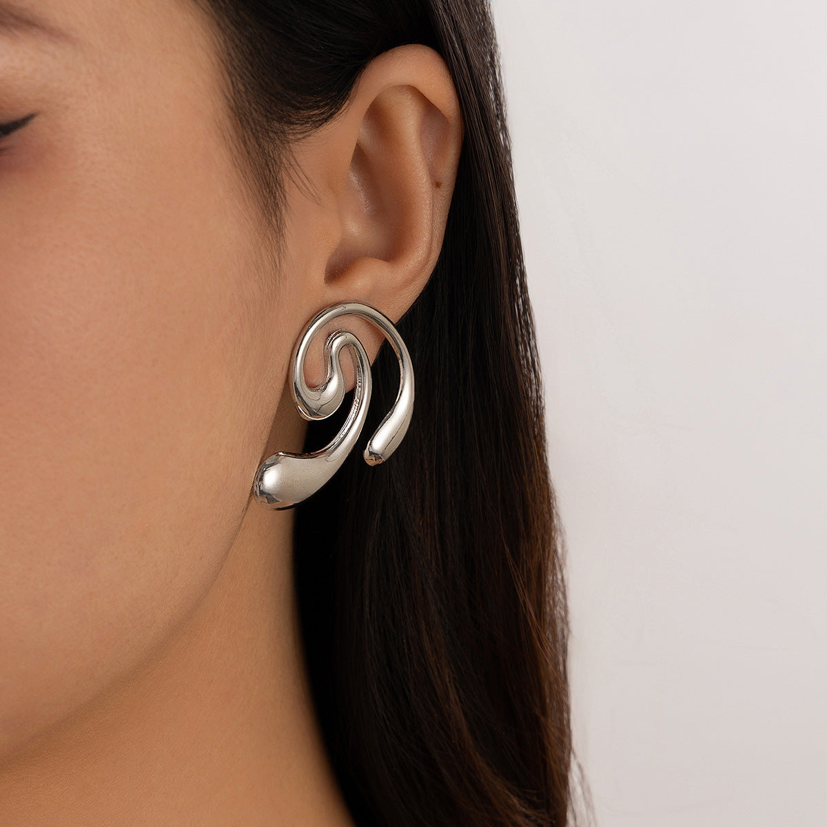 Retro Geometric Alloy Earrings with Irregular Metal Droplets