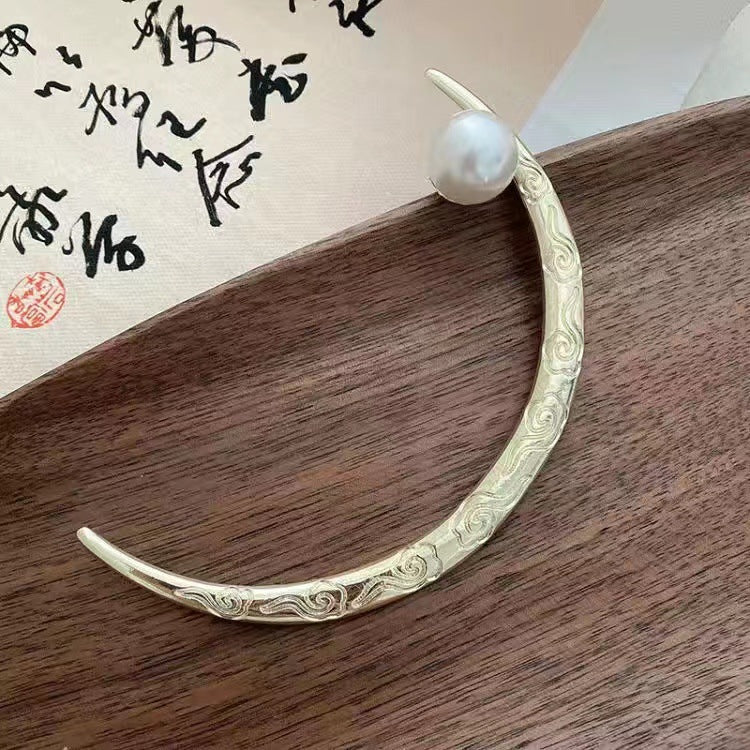 Chinoiserie Pearl Alloy Half-Moon Hairpin - Elegant Women's Headdress