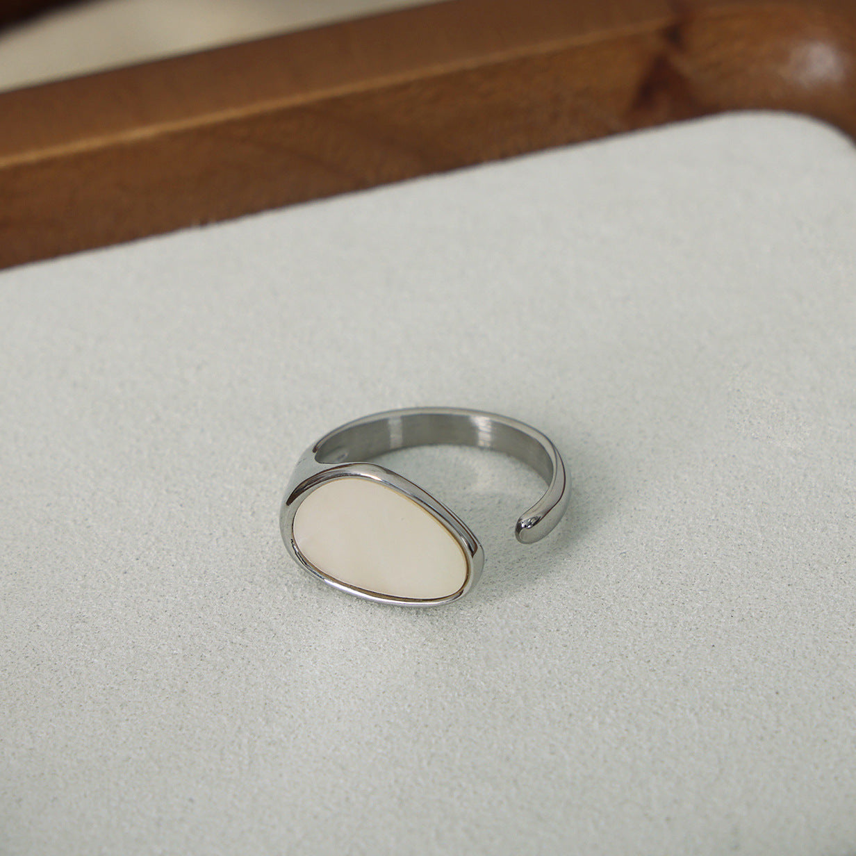 French Style Color Block Titanium Steel 18K Gold Plated Open Ring with White Shell Inlay