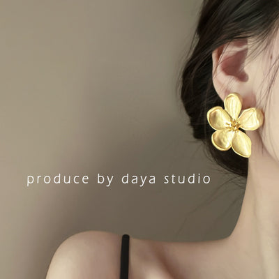 Elegant Retro Flower 18K Gold Plated Earrings - High-End French Design