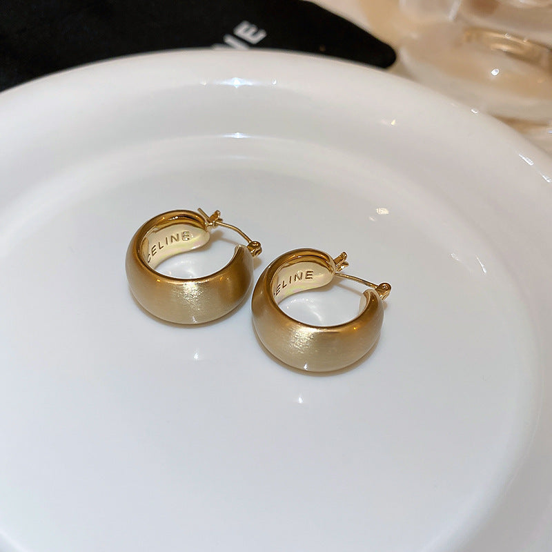 Elegant Circle Heart Shape Solid Color Metal Plating Women'S Earrings 1 Pair