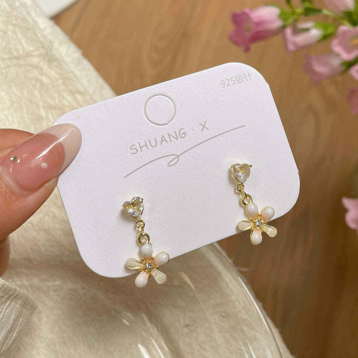 Sweet Floral Enamel Alloy Stud Earrings Set with Zirconia Cat Design