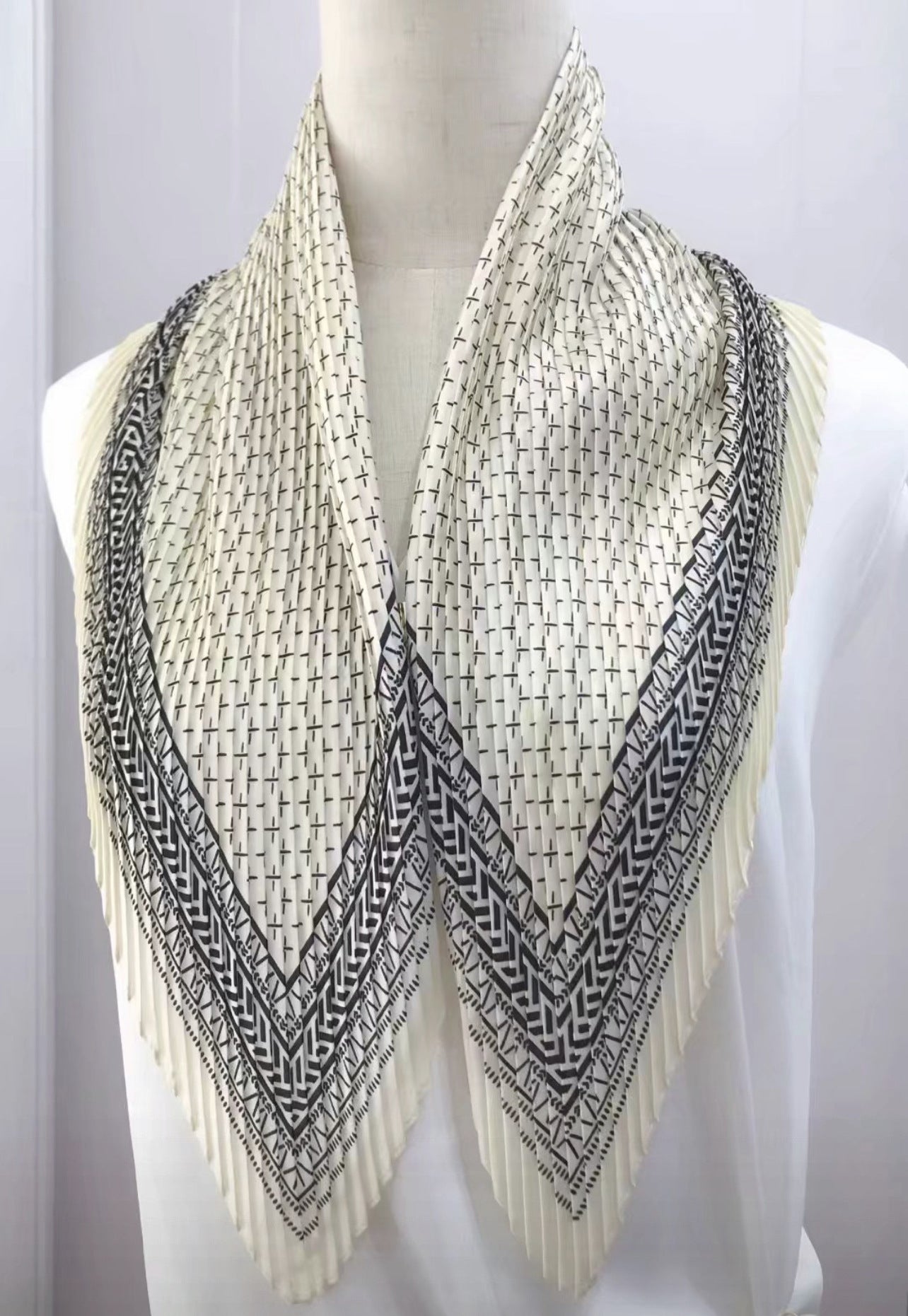 Women's Elegant Satin Silk Scarf with Geometric Print