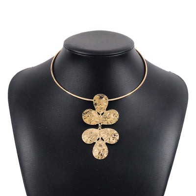 Elegant Vintage Flower Alloy Pendant Necklace and Earrings Set