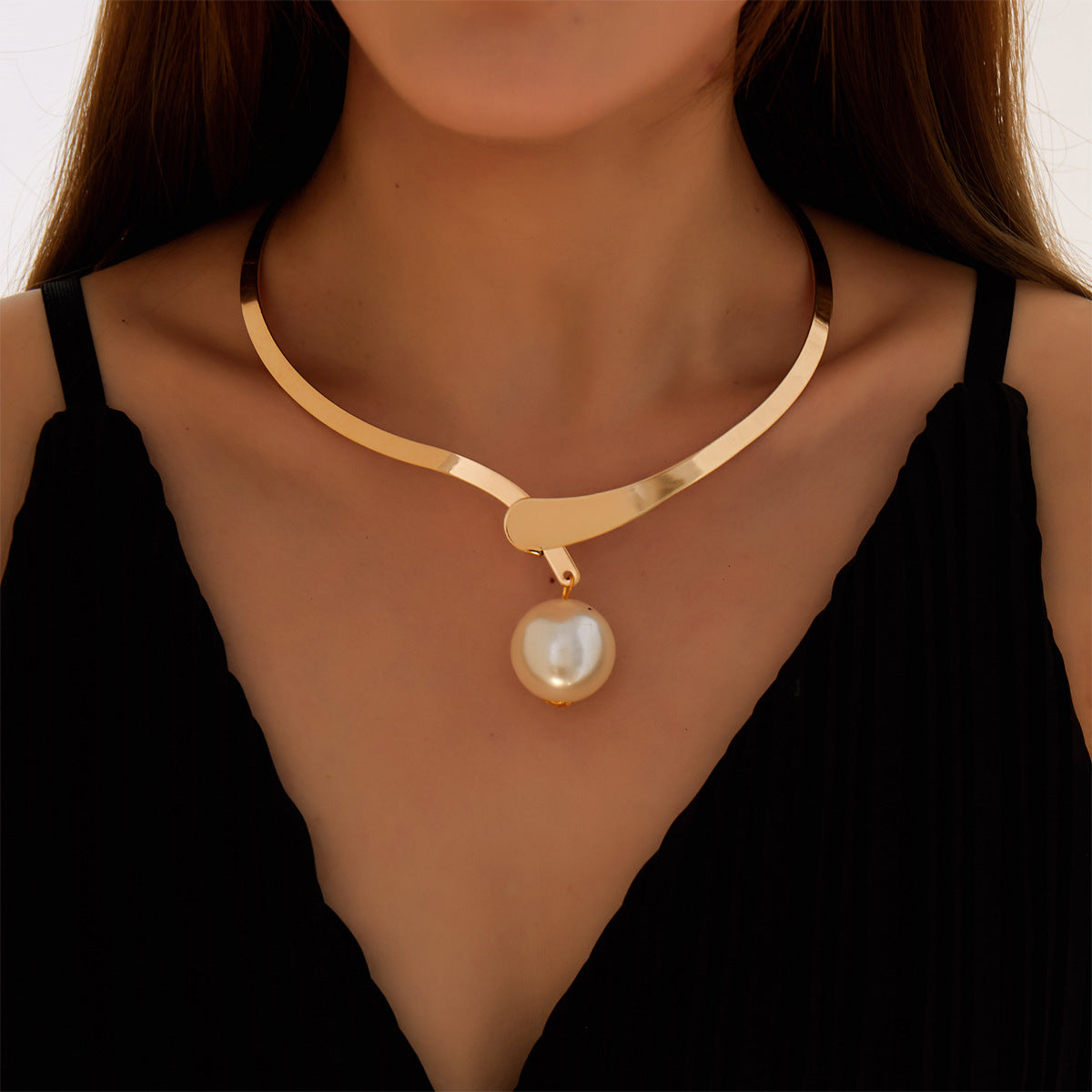 Elegant Pearl Alloy Choker Necklace for Women