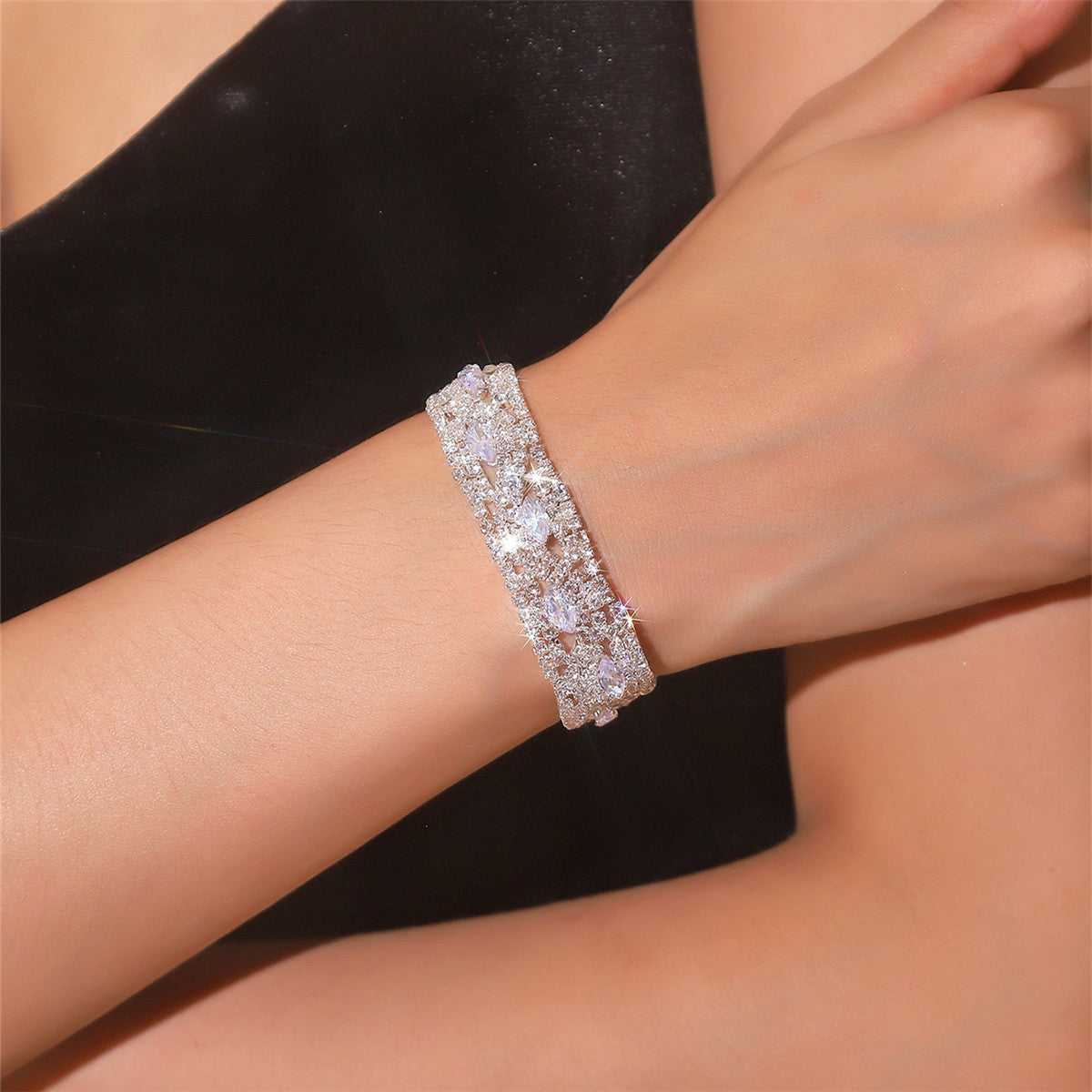 Elegant Rhinestone Diamond Elastic Women's Bracelet for Weddings and Fashion Trends