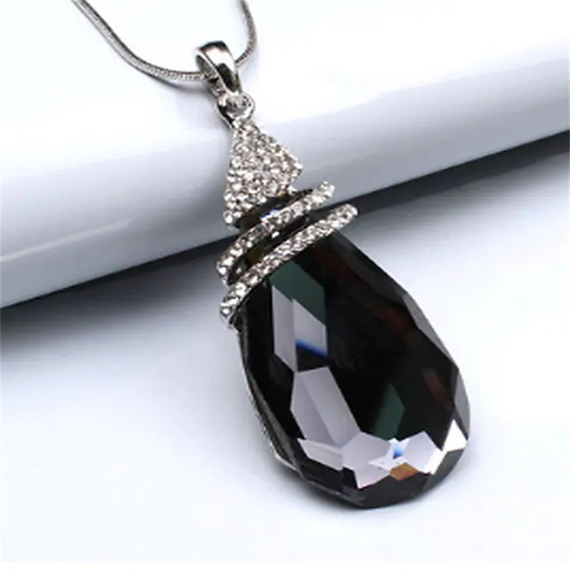 Shiny Rhombus Crystal Pendant Necklace with Copper Alloy Chain