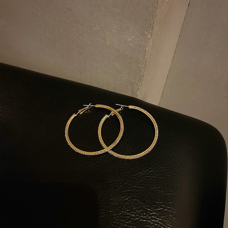 Fashion Circle Letter V Earrings