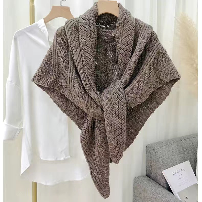 Women's Elegant Knit Triangle Scarf with Buckle