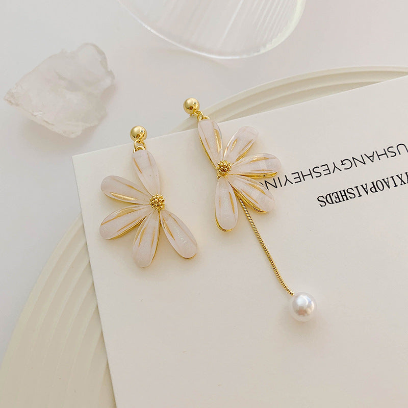 Fashion Asymmetrical Flower Petal Pearl Clip-On Earrings for Women