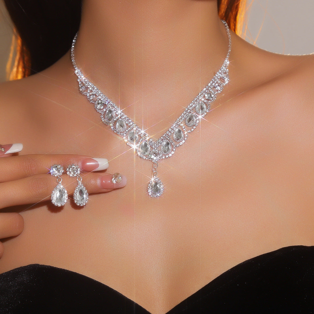 Elegant Bridal Rhinestone Necklace and Earrings Jewelry Set