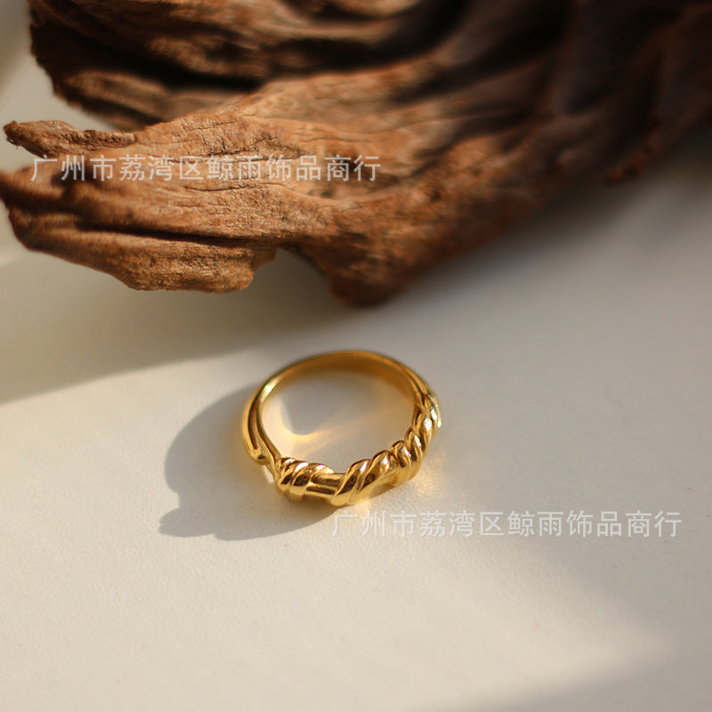 Wholesale Fashion Twist Rotating Wide 18K Gold Plated Titanium Steel Heart Ring