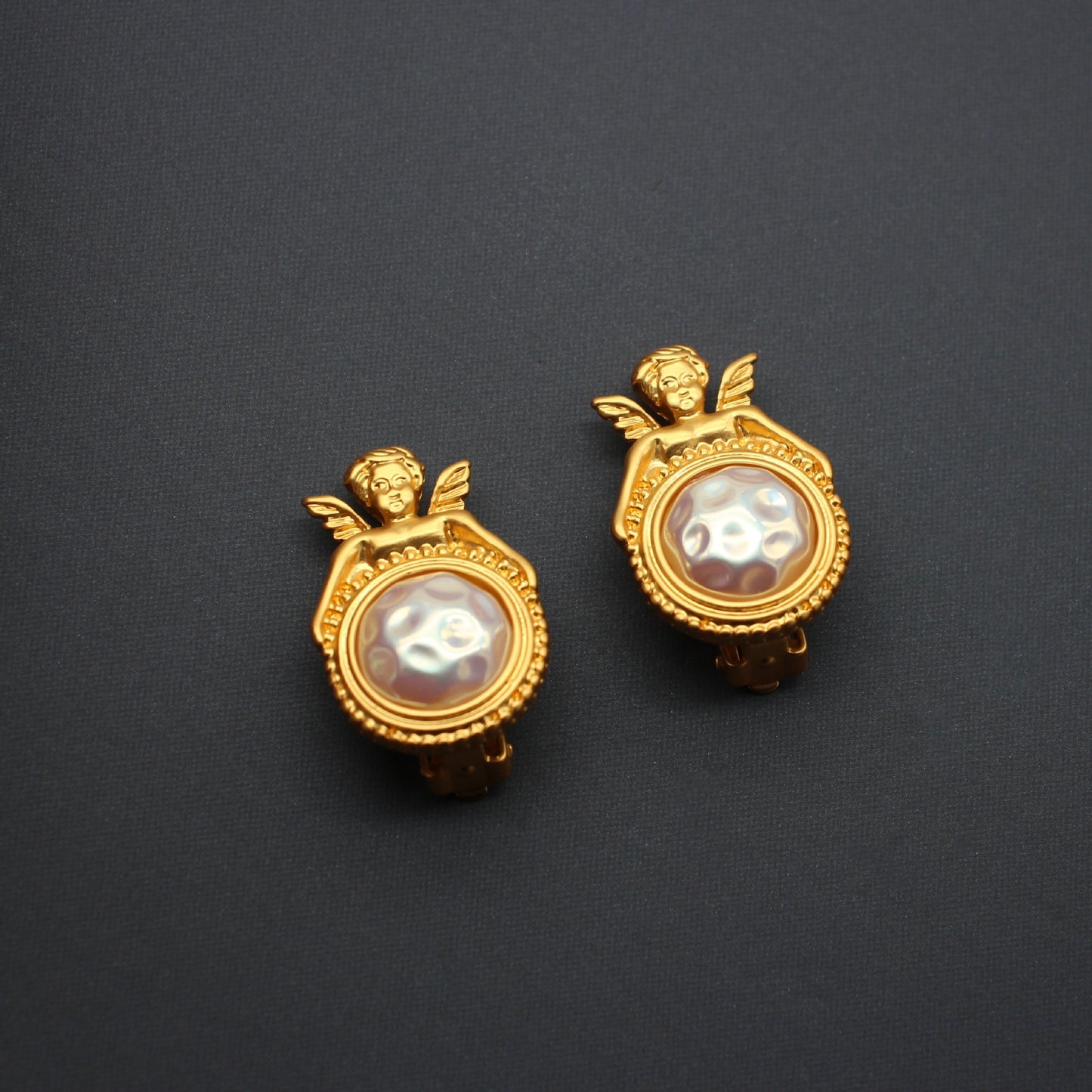 Retro Baroque Angel Pearl Inlay Women's Ear Clips - European Court Style