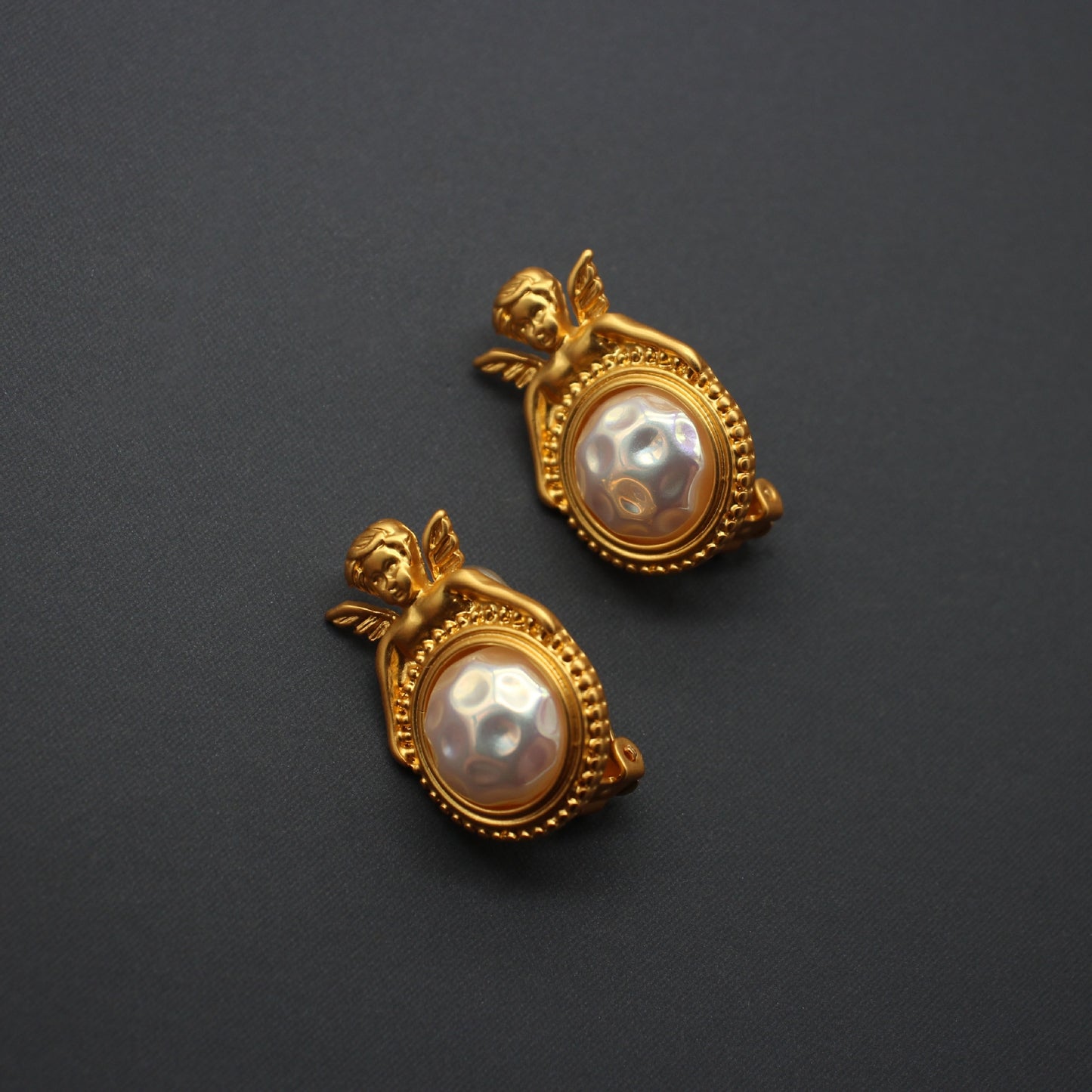 Retro Baroque Angel Pearl Inlay Women's Ear Clips - European Court Style