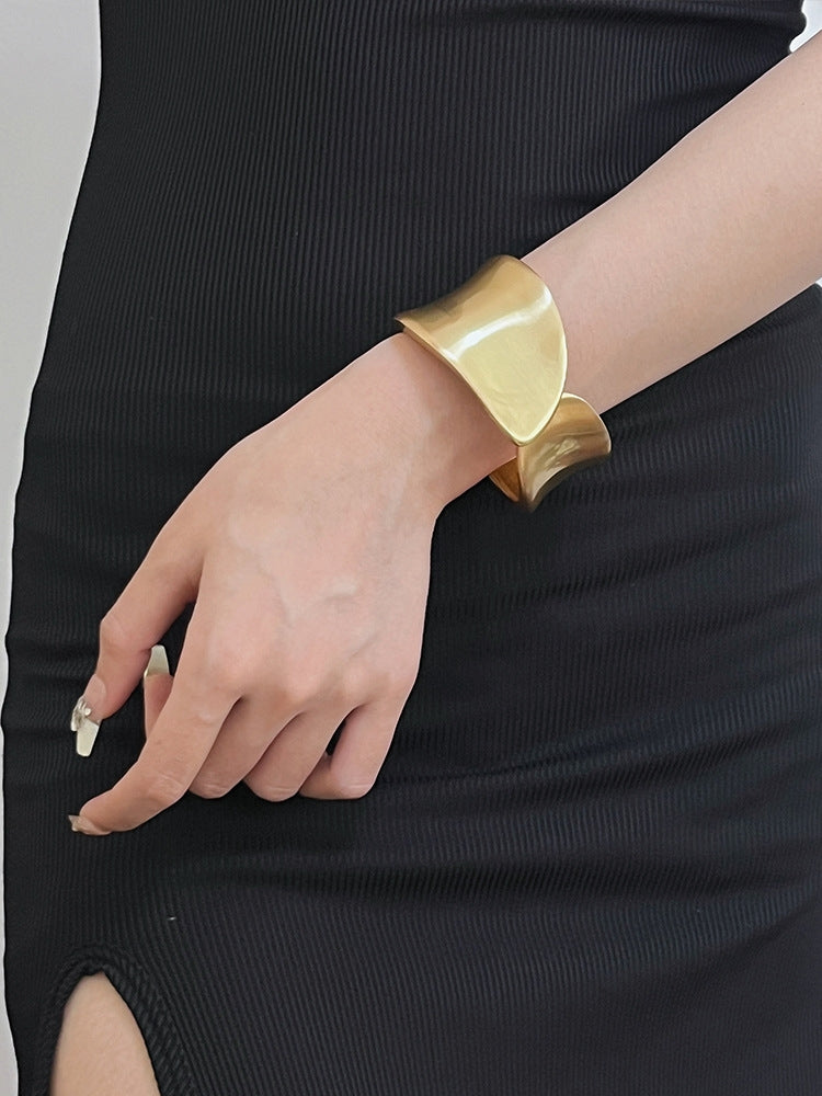 Retro Solid Color Alloy Plated Women's Open Cuff Bracelet