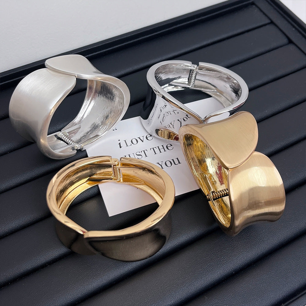Retro Solid Color Alloy Plated Women's Open Cuff Bracelet