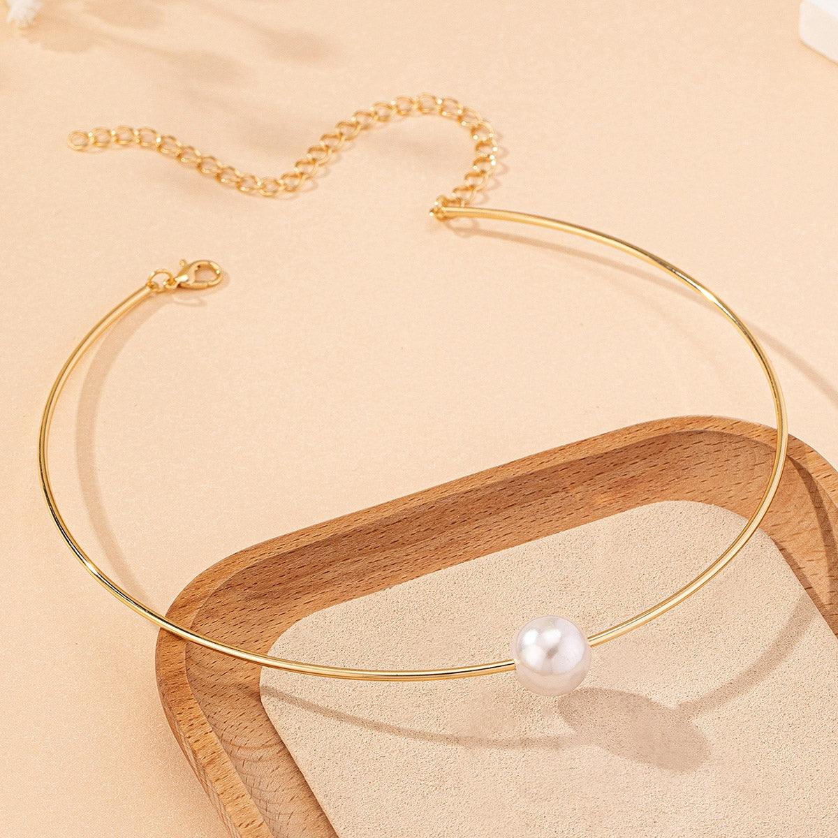 Simple Classic Solid Color Alloy Plastic Pearl Choker Necklace