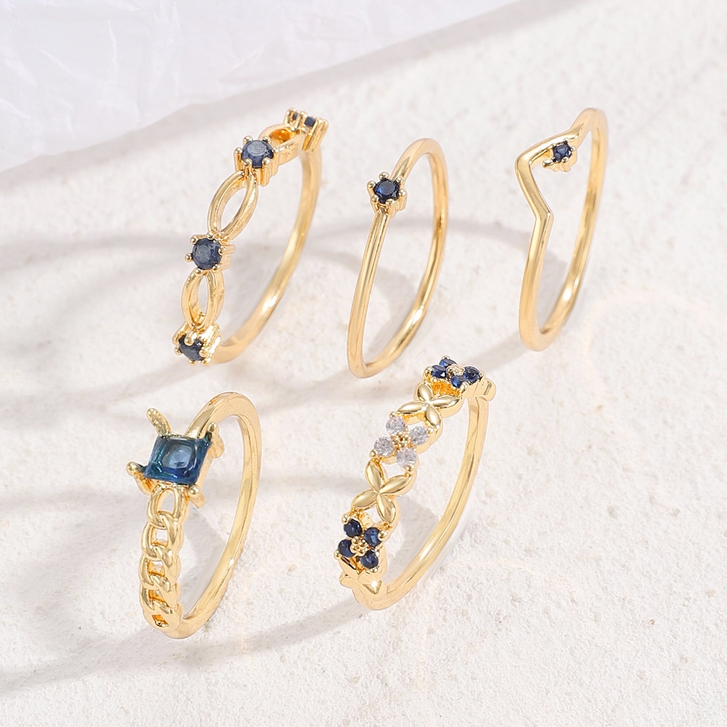 Simple Classic Star Alloy Rhinestone Women's Ring Set - 5 Piece Vintage Hollow Design