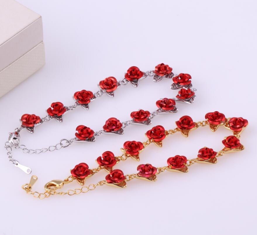 Simple Gold Plated Flower Alloy Women's Bracelet