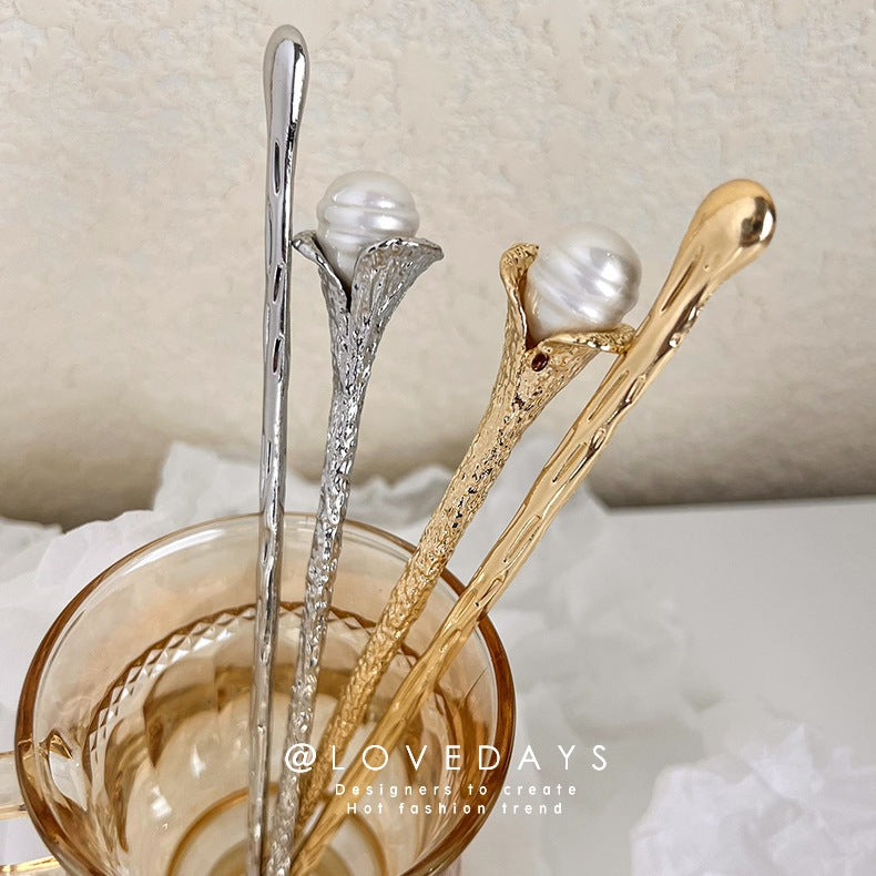 Minimalist Gold Alloy Hairpin with Pearl Accent