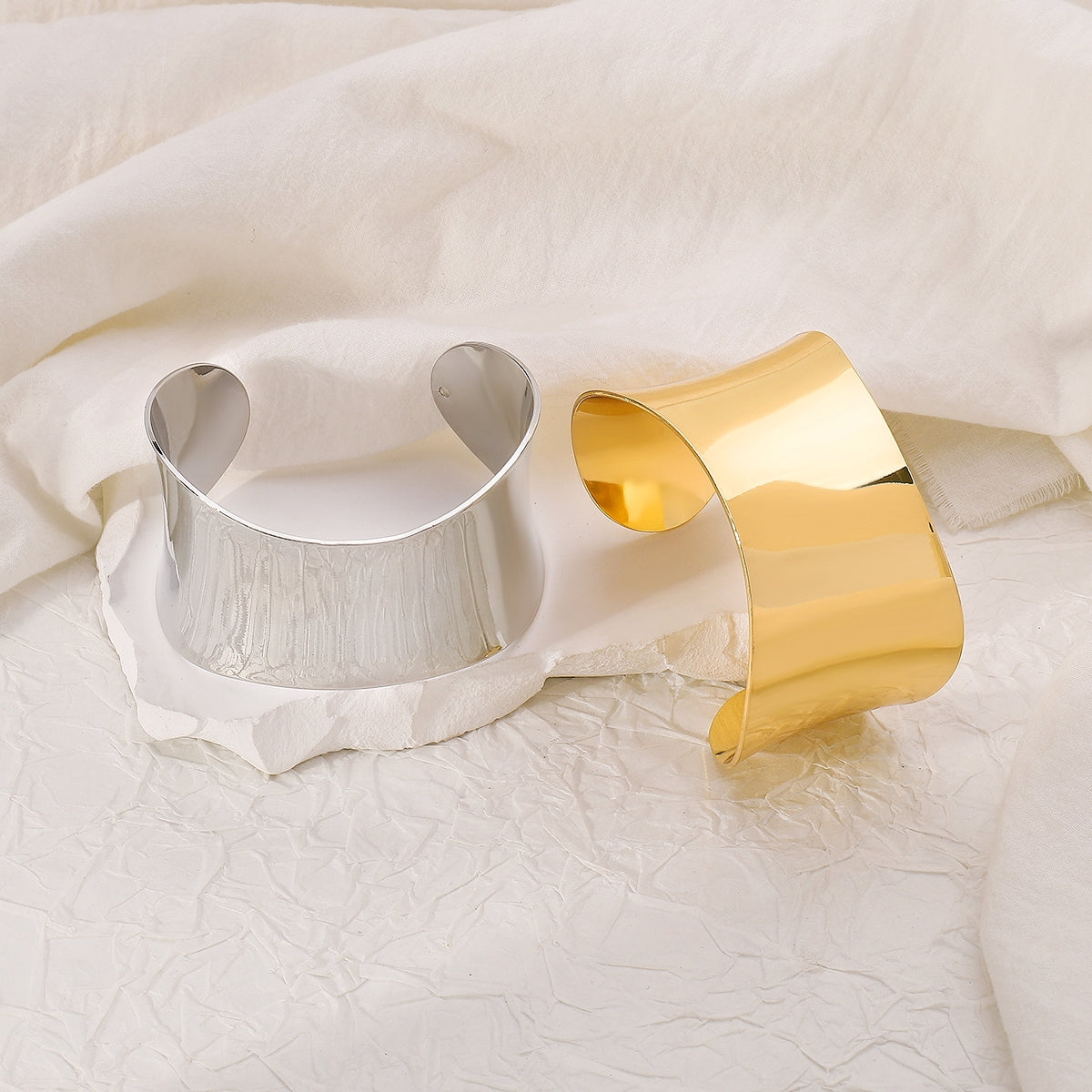 Simple Geometric Open Cuff Women's Alloy Bangle