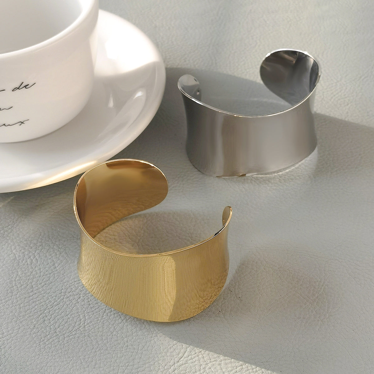 Simple Geometric Open Cuff Women's Alloy Bangle