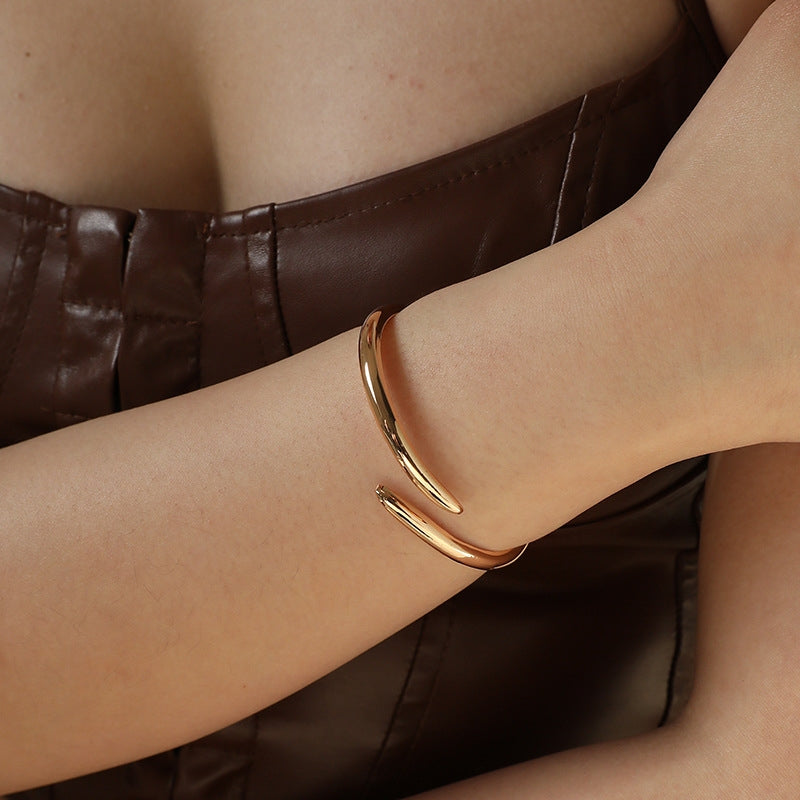 Simple Style Gold Plated Women's Fashion Bangle