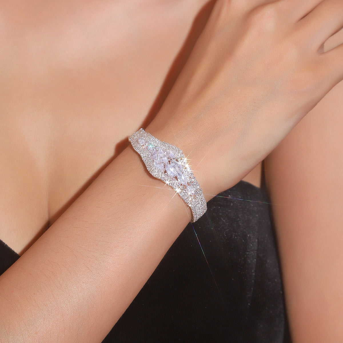 Elegant Rhinestone Diamond Elastic Women's Bracelet for Weddings and Fashion Trends