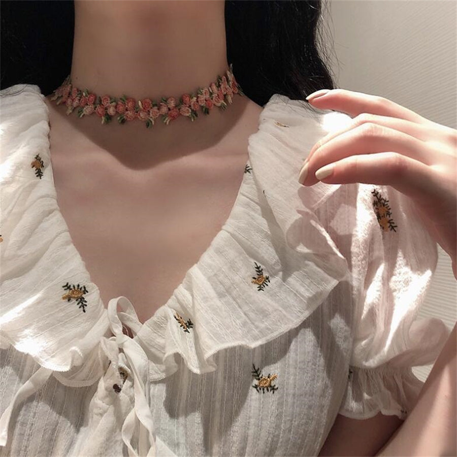 Sweet Floral Lace Embroidered Choker Necklace for Women