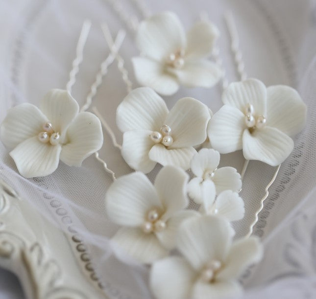 Sweet Flower Metal Hairpin with Artificial Pearls and White Ceramic Floral Bridal Hair Accessory