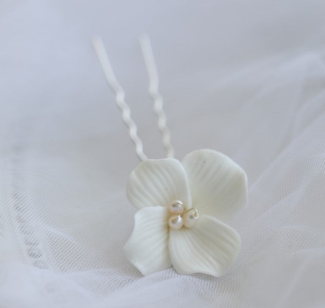 Sweet Flower Metal Hairpin with Artificial Pearls and White Ceramic Floral Bridal Hair Accessory