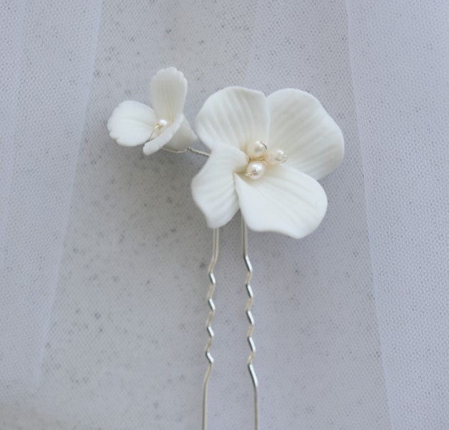 Sweet Flower Metal Hairpin with Artificial Pearls and White Ceramic Floral Bridal Hair Accessory