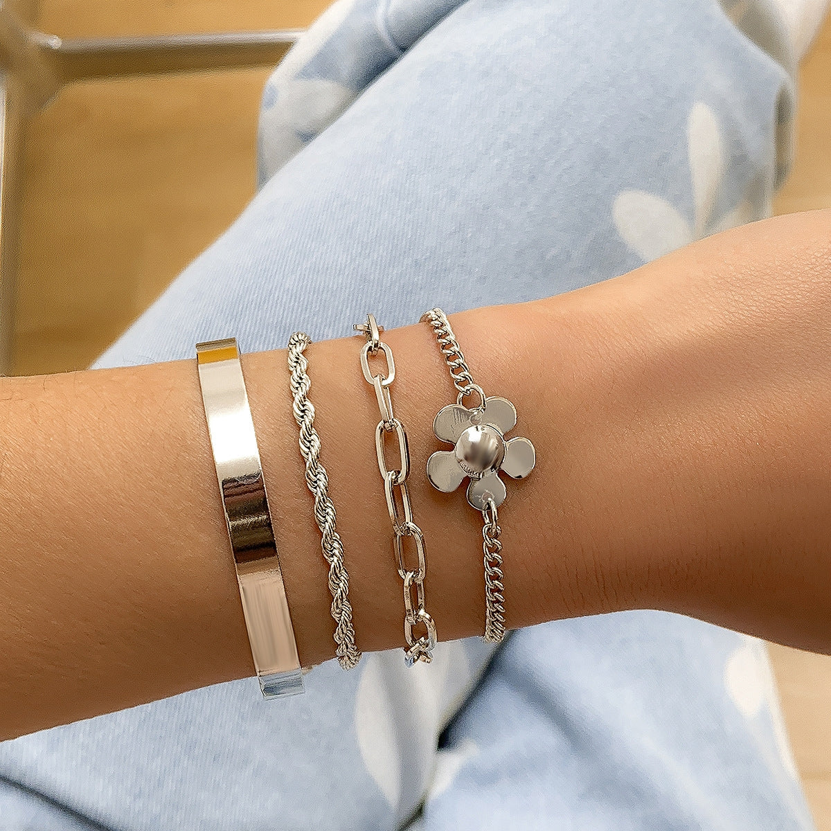 Sweet Simple Style Flower Metal Geometric Twist Chain Bracelet Set