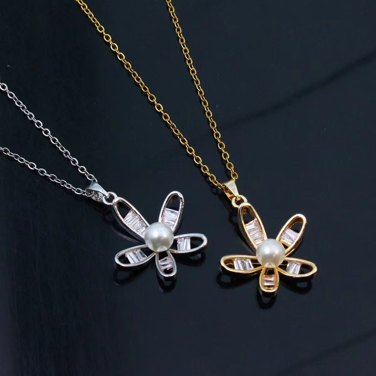 Titanium Steel Gold and Silver Plated Zircon Flower Pendant Necklace for Women