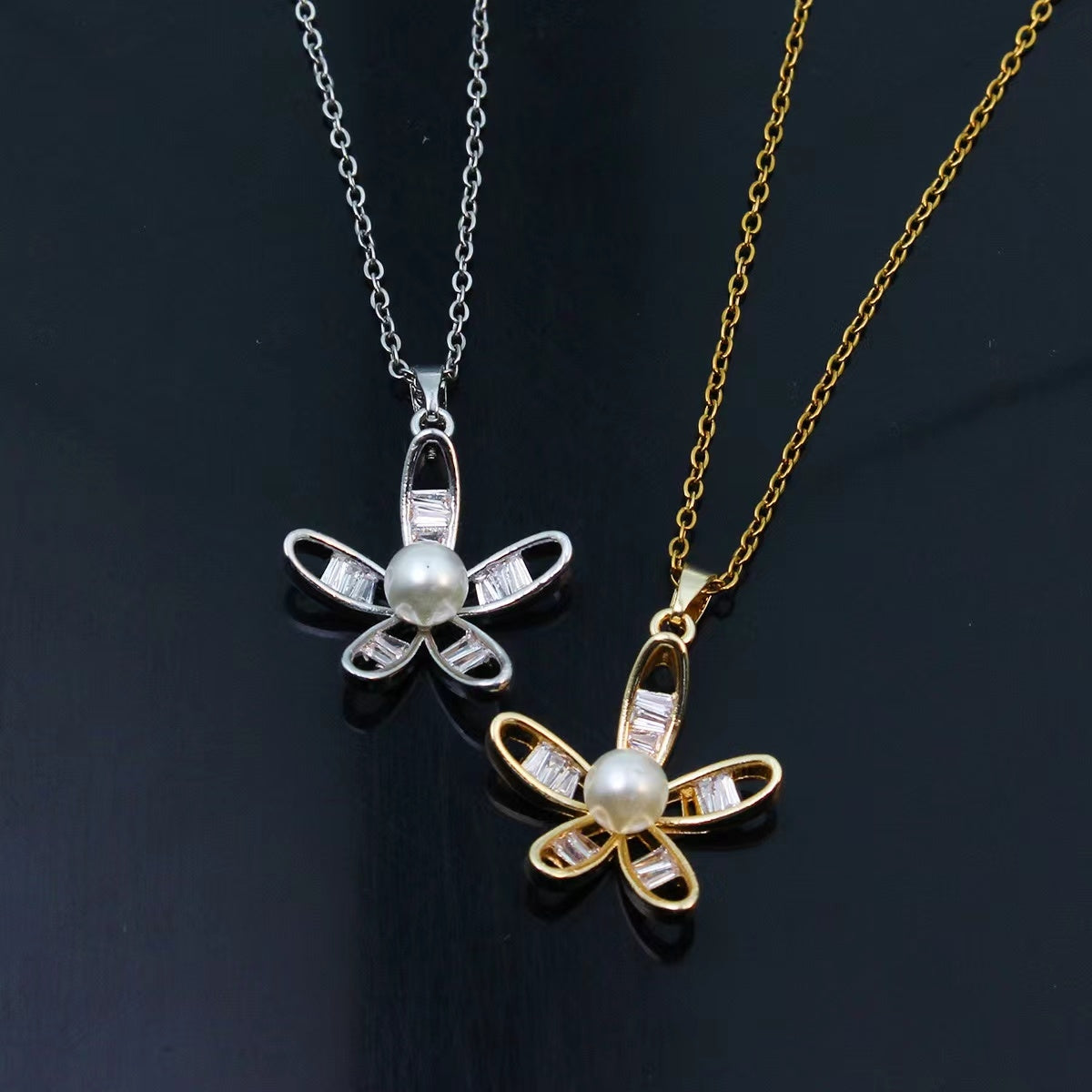 Titanium Steel Gold and Silver Plated Zircon Flower Pendant Necklace for Women