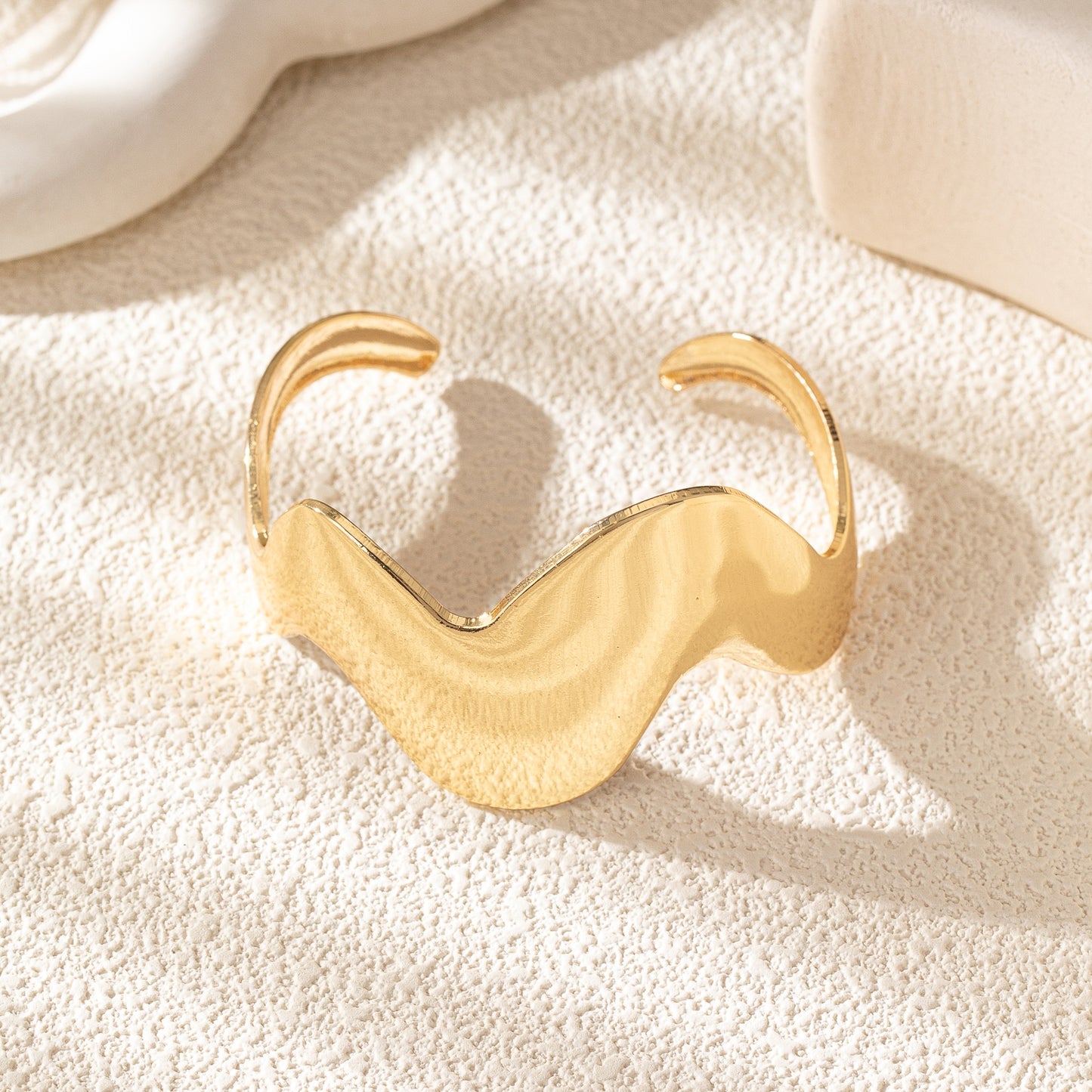 Glamorous Wave Design Open Alloy Bangle Bracelet