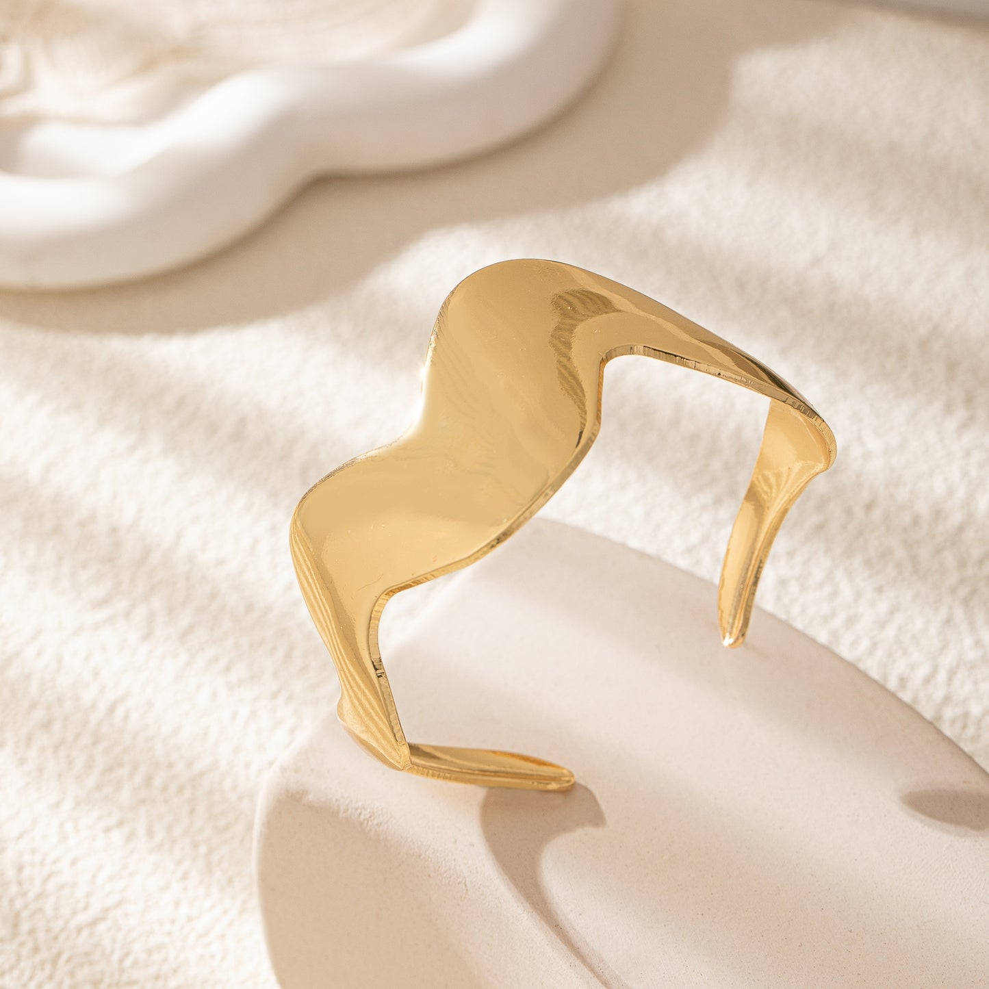 Glamorous Wave Design Open Alloy Bangle Bracelet