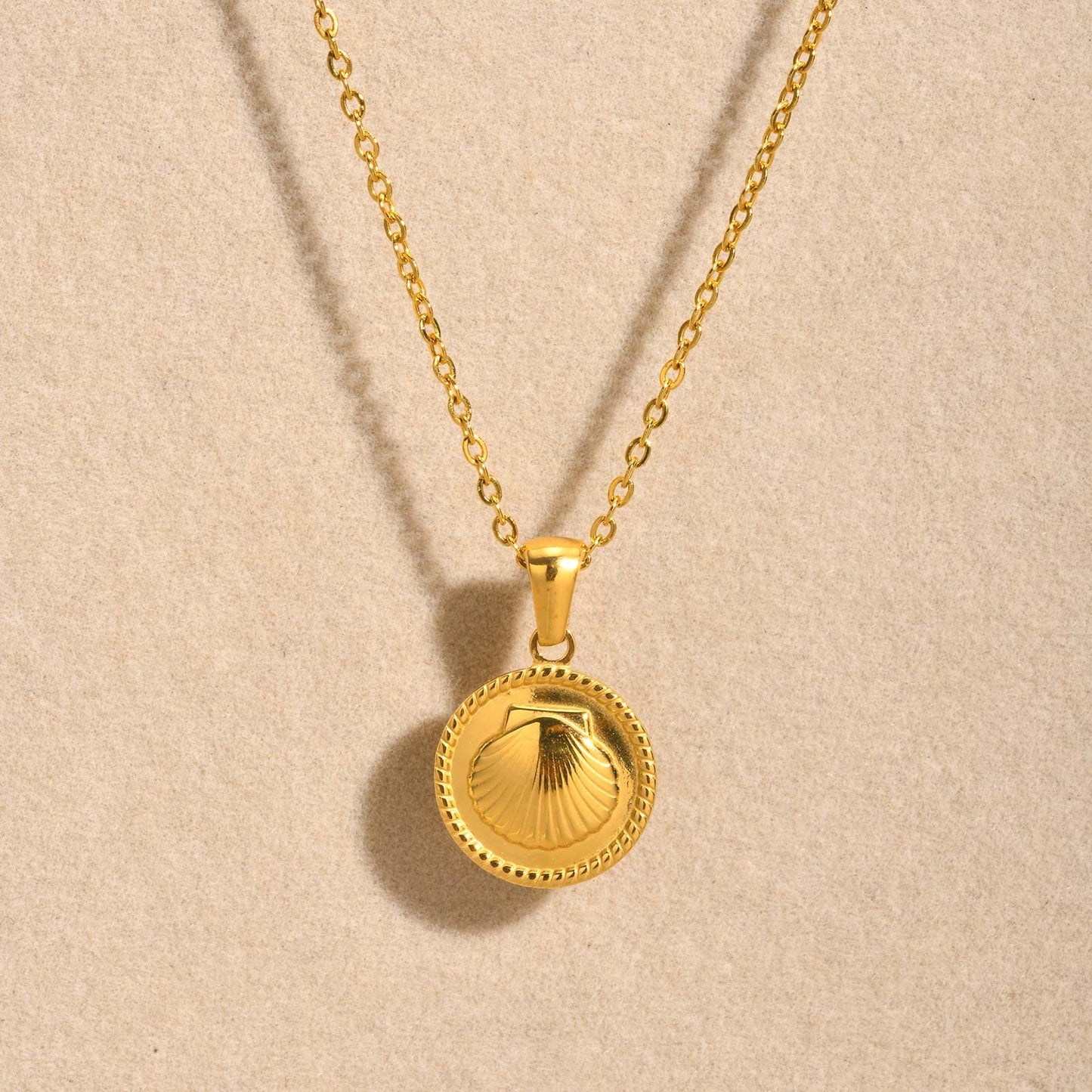 18K Gold Plated Stainless Steel Shell Pendant Necklace