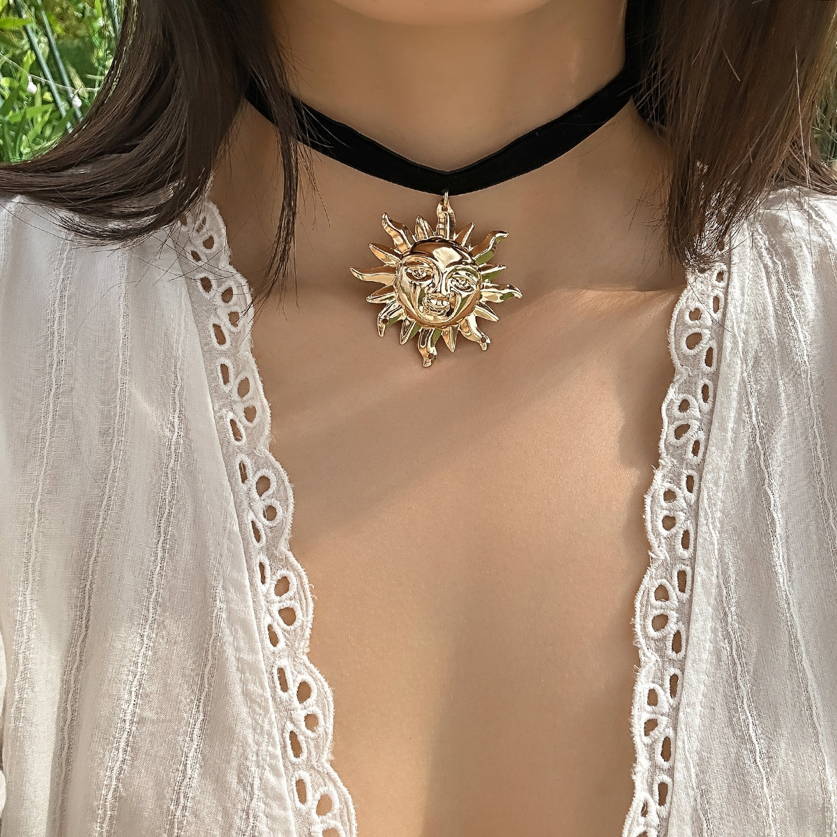 Vintage Sunflower Choker Necklace with Flannel and Iron Plating