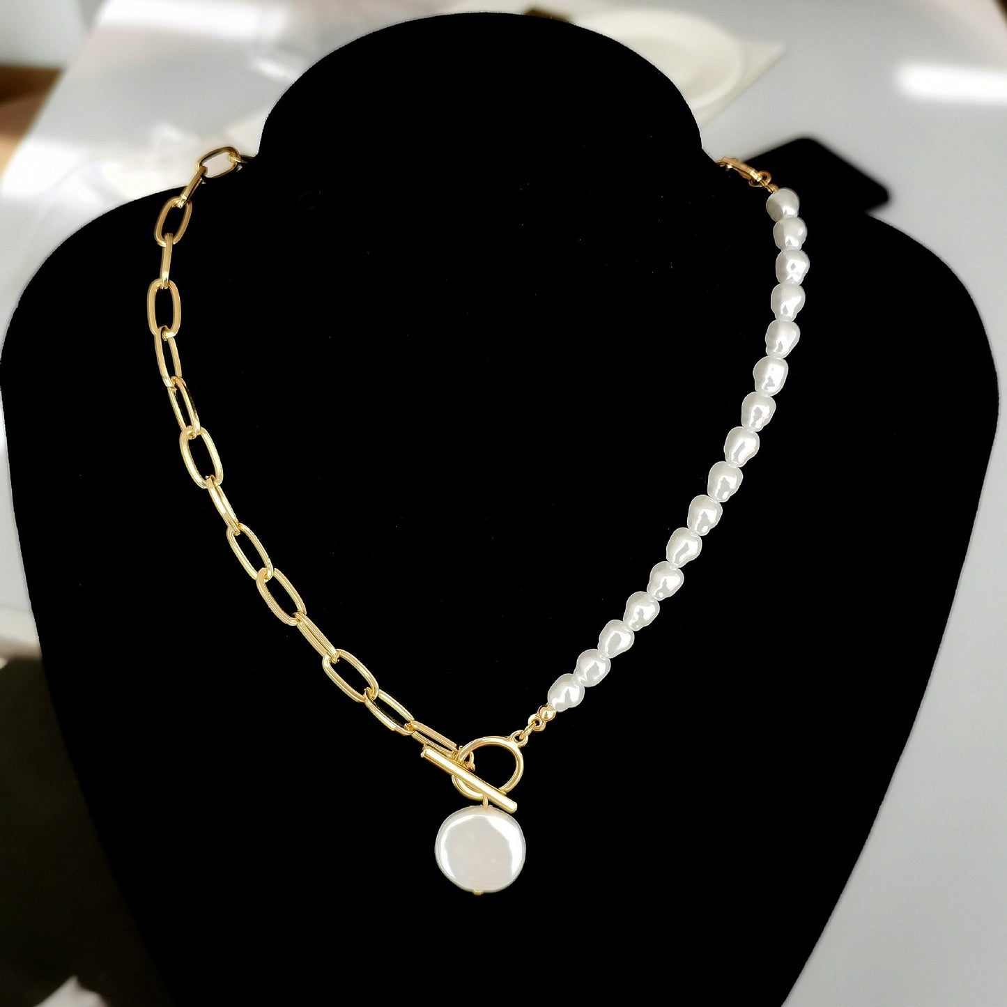 Elegant Baroque Pearl Pendant Necklace with Iron Plating Chain