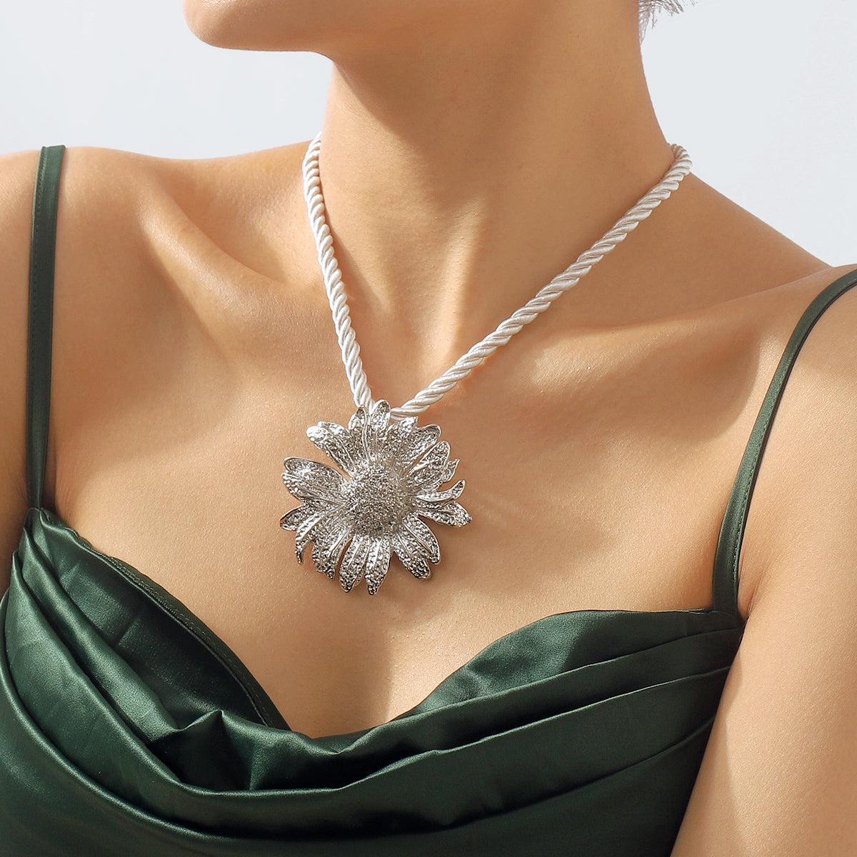Vintage Sunflower Pendant Necklace and Earrings Set - Alloy Braid Rope Design