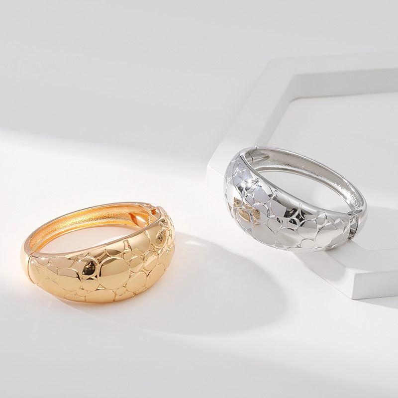 Vintage Circle Alloy Bangle & French Retro Embossed Bracelet Set