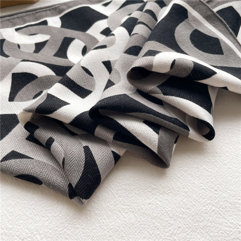 Women's Elegant Chain Print Silk Scarf - 65x65cm Black Gray Fashion Shawl