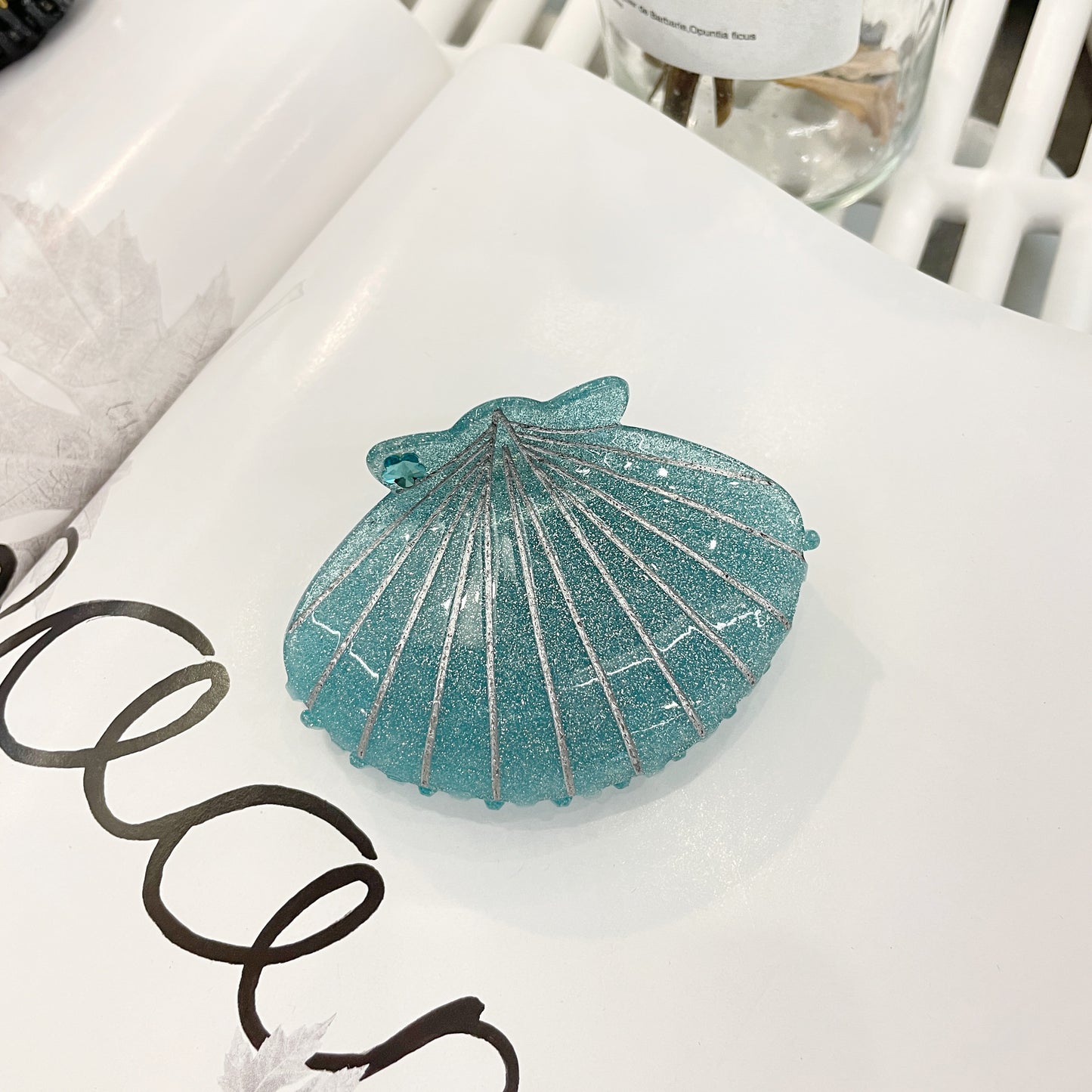 Women's Elegant Acrylic Shell Hair Claw Clip - Colorful Shark Hairpin Accessories