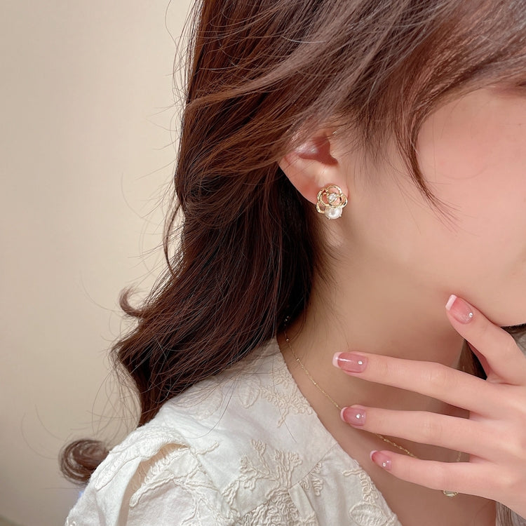 Women's Luxurious Camellia Pearl Alloy Stud Earrings - Retro Forest Style