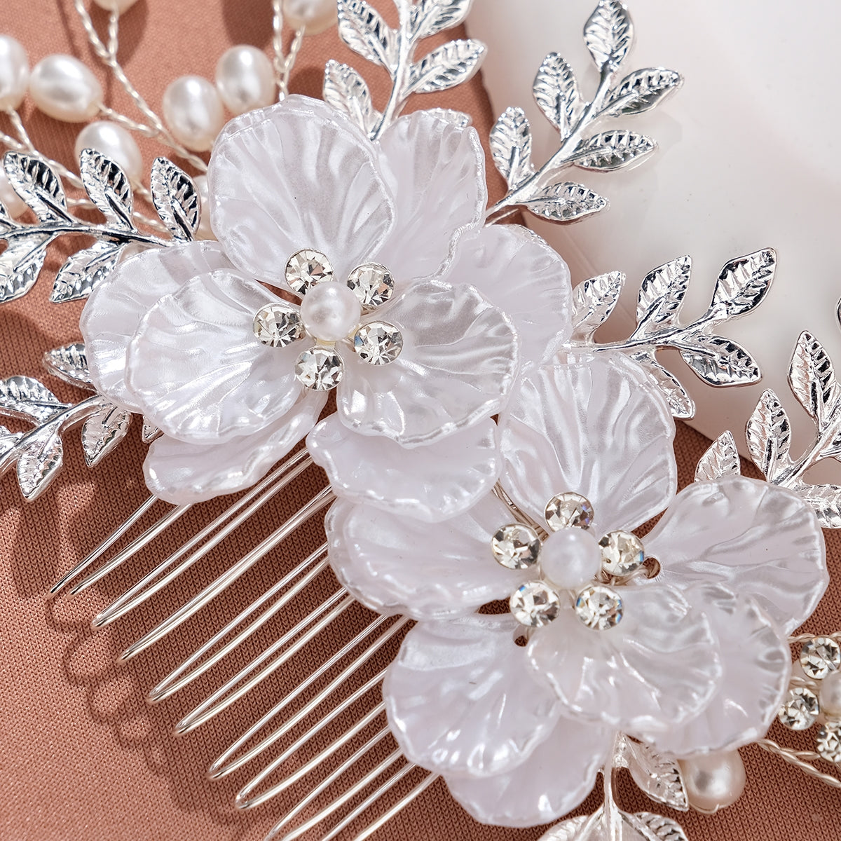 Women's Retro Handmade Flower Acrylic Metal Hair Comb and Bridal Jewelry Set with Rhinestones and Pearls