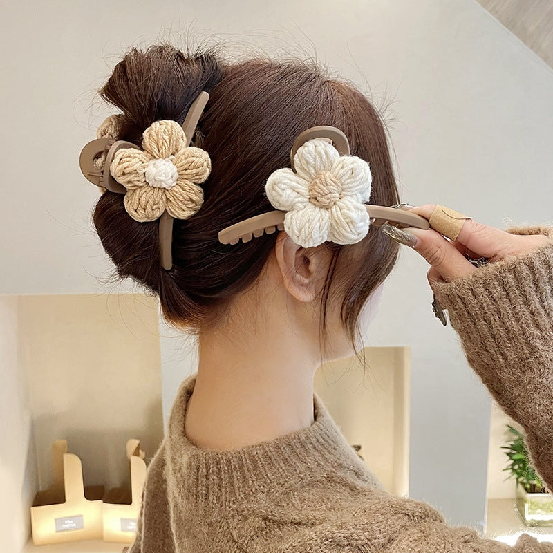 Elegant Women's Floral Hair Claw Clip - Classic Style Woolen Design