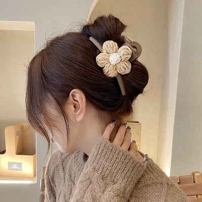 Elegant Women's Floral Hair Claw Clip - Classic Style Woolen Design