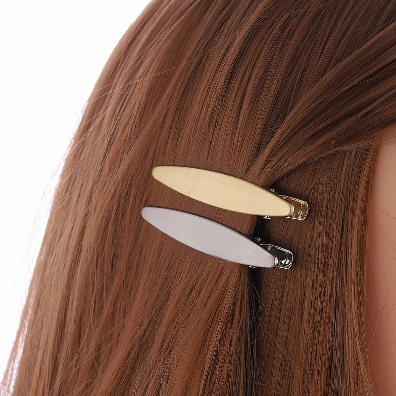 Women's Streetwear Oval Metal Hair Clip - Minimalist Alloy Duckbill Design