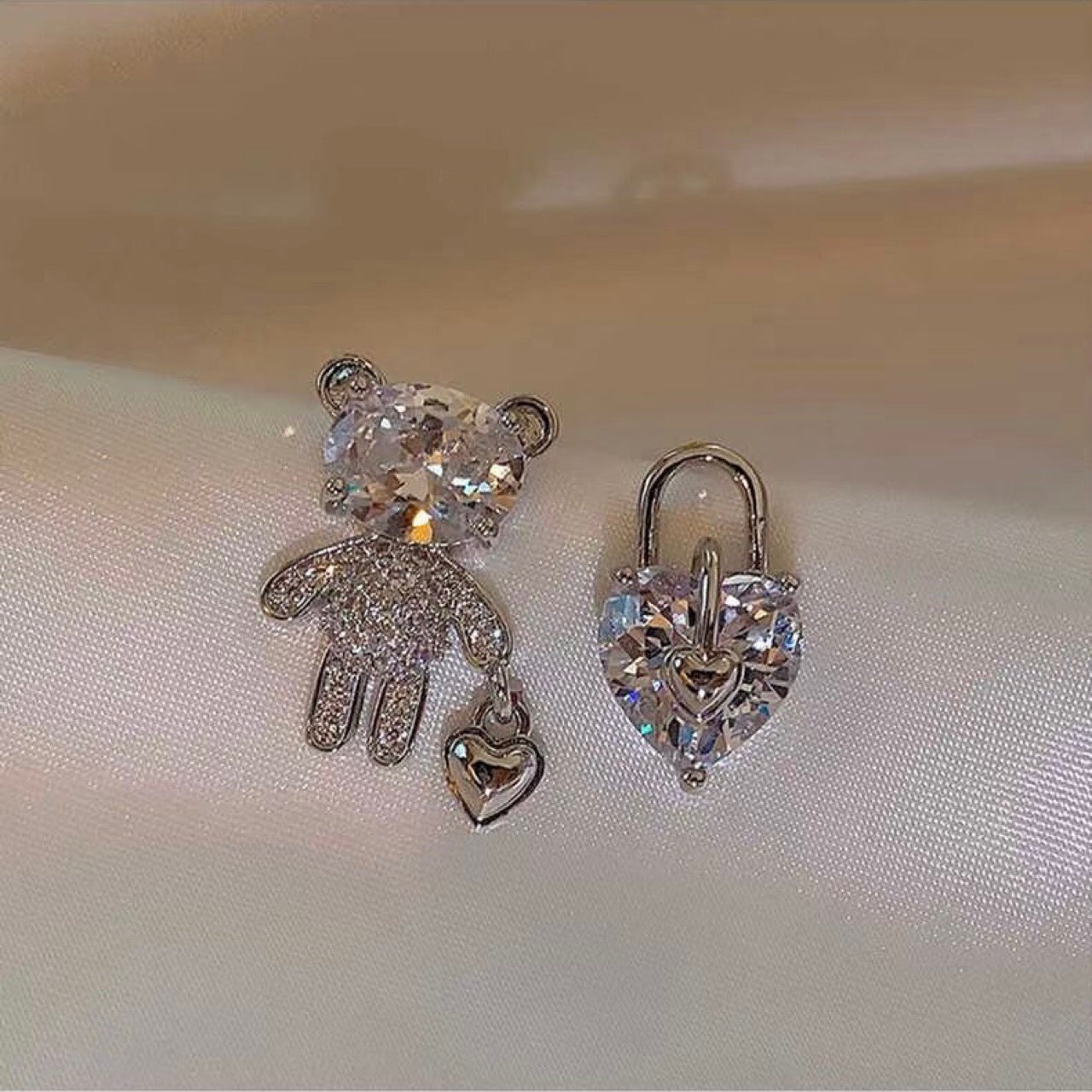 Cute Bear Heart Shaped Alloy Asymmetrical Rhinestone Inlay Women's Earrings